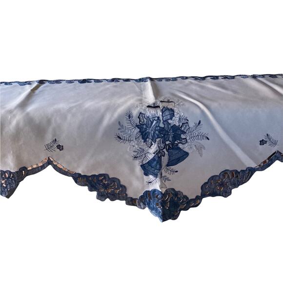 Embroidered Christmas Mantel Scarf White Blue Bells Candles Lace Trim 18.5X94 In - Picture 4 of 7